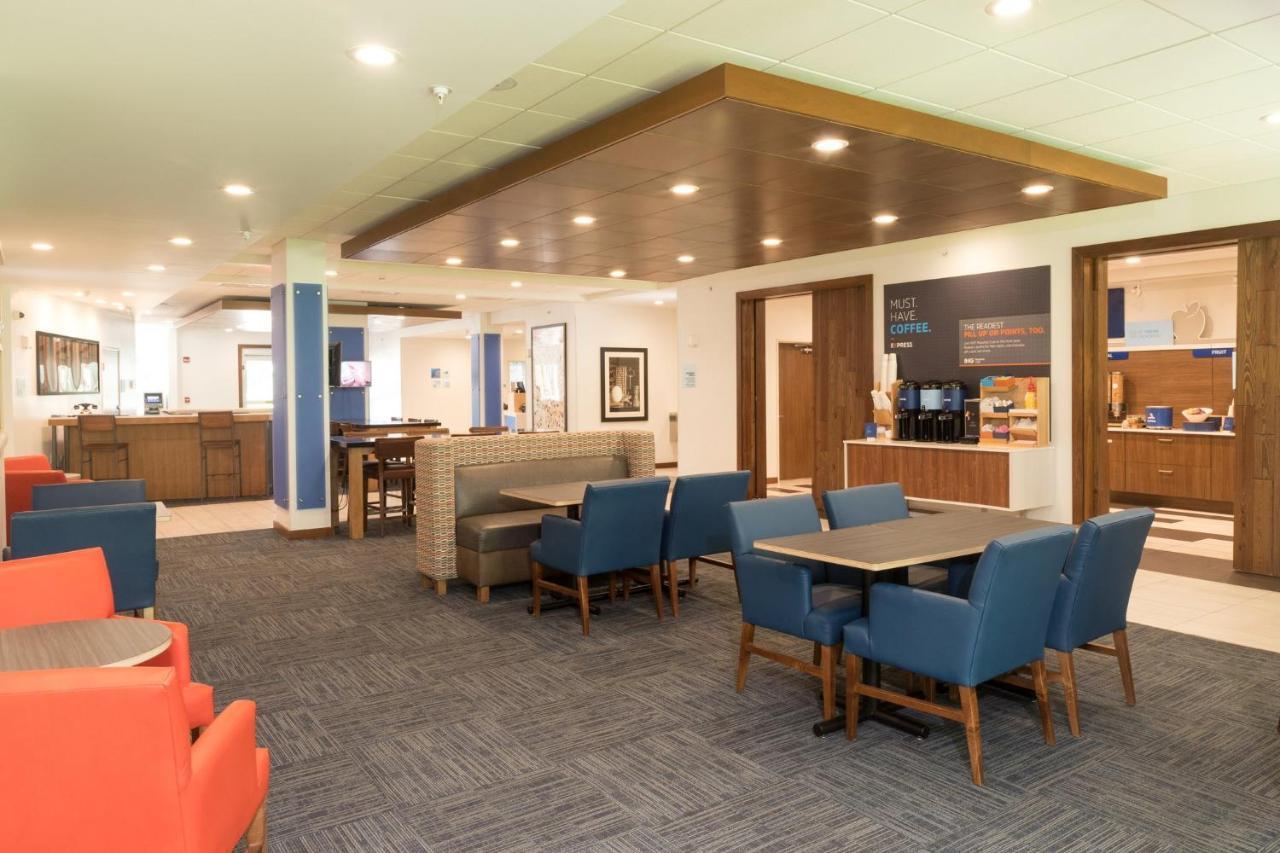 Holiday Inn Express & Suites - Michigan City By Ihg Exterior foto