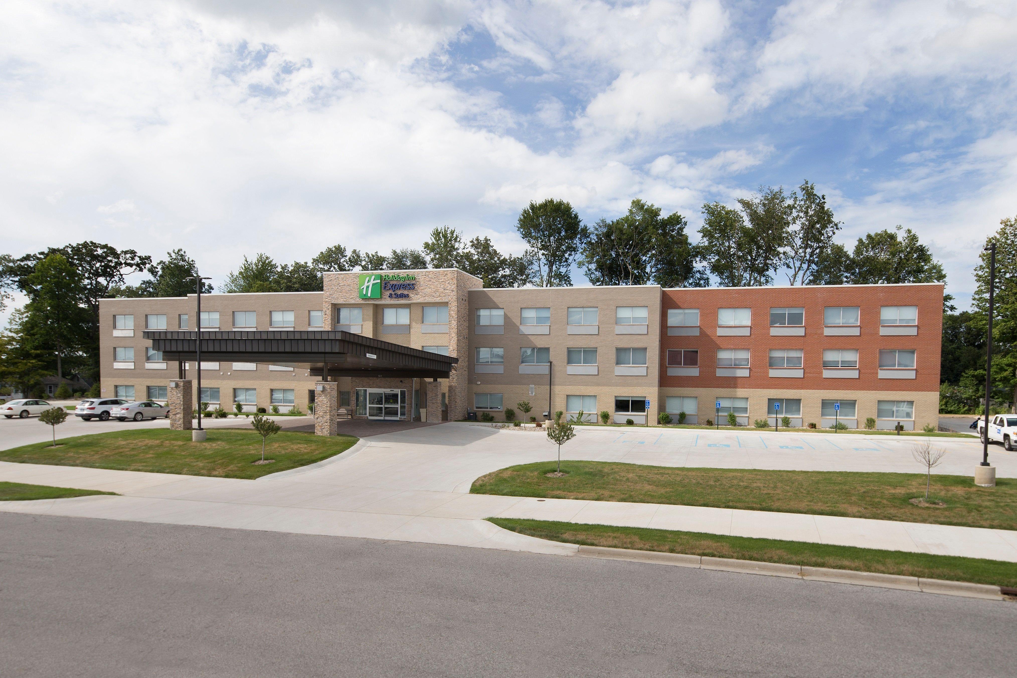 Holiday Inn Express & Suites - Michigan City By Ihg Exterior foto