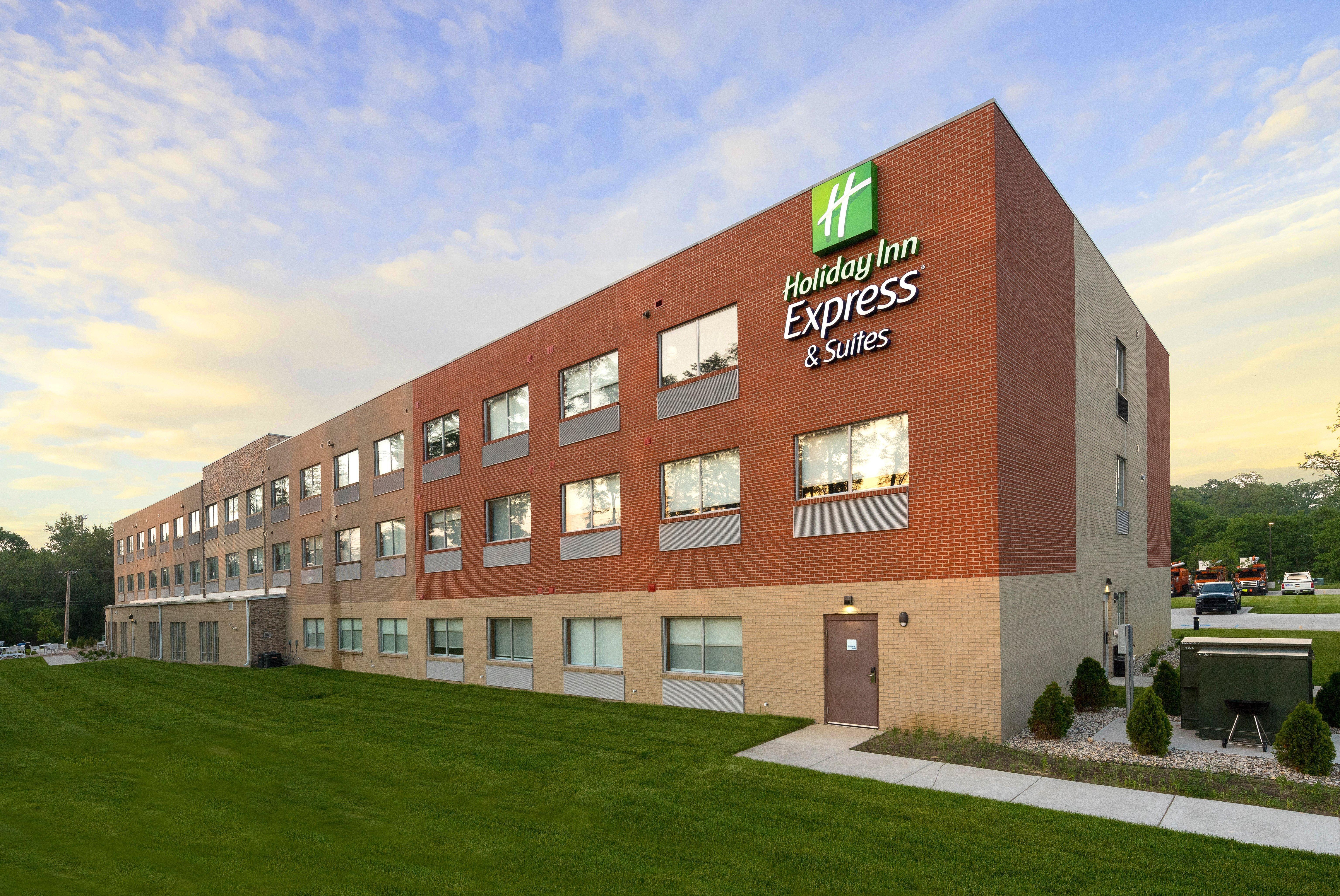 Holiday Inn Express & Suites - Michigan City By Ihg Exterior foto