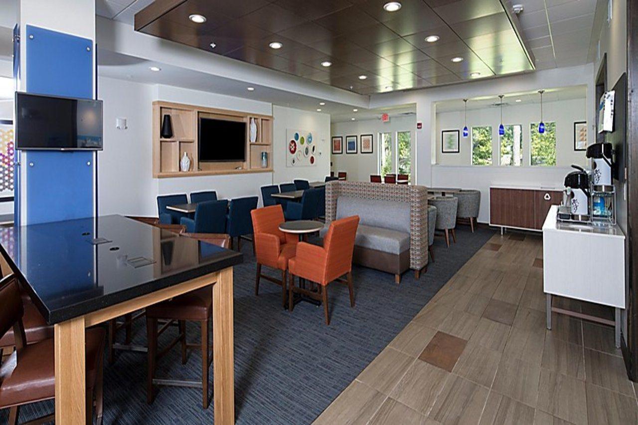 Holiday Inn Express & Suites - Michigan City By Ihg Exterior foto