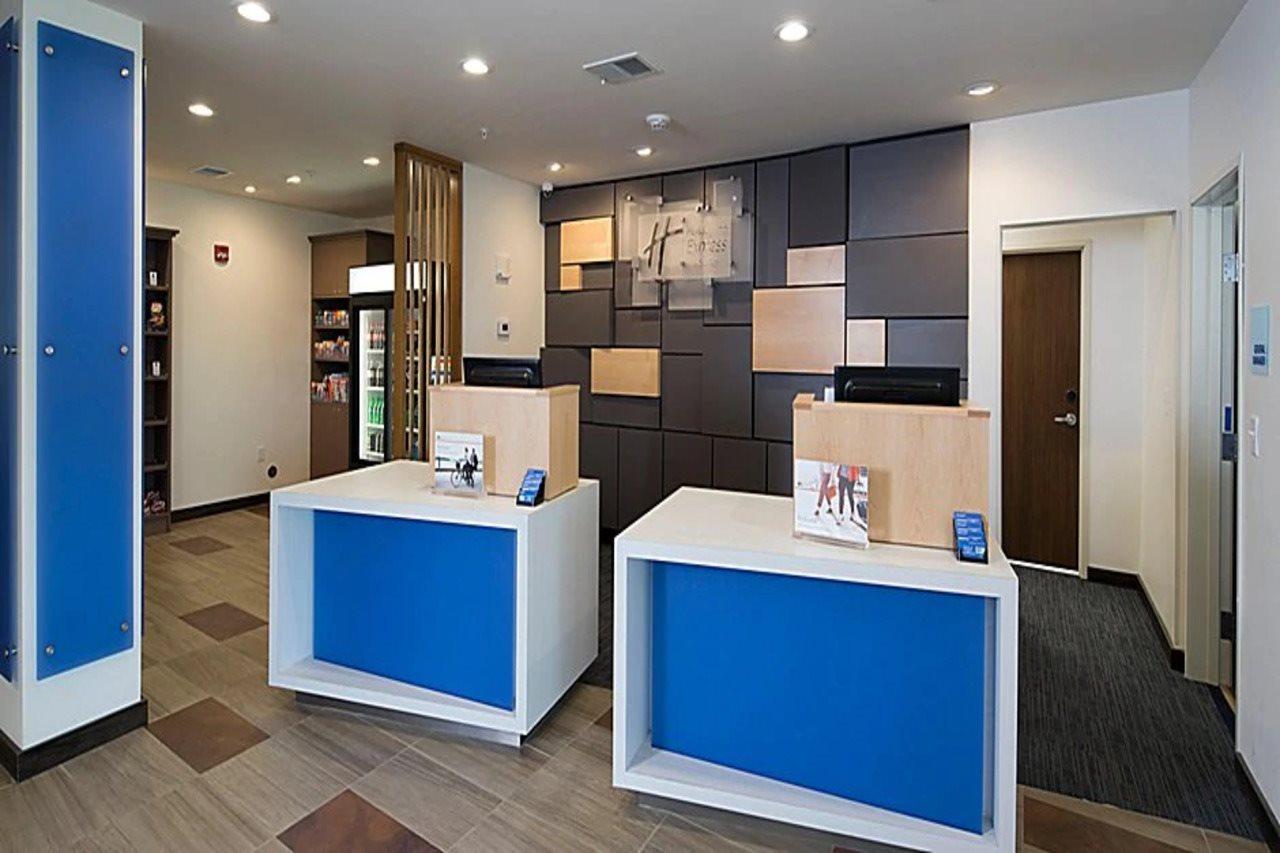 Holiday Inn Express & Suites - Michigan City By Ihg Exterior foto
